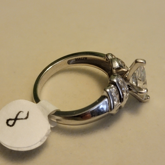 Beautiful Sterling silver cz ring size 8 - Picture 2 of 2